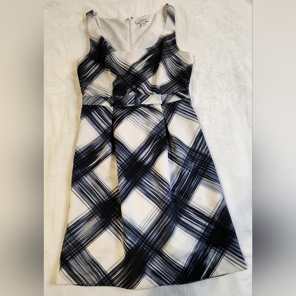 Banana Republic Dresses & Skirts - Banana Republic Fit And Flare Midi Dress, Navy Blue and White, EUC, Size‎ 4